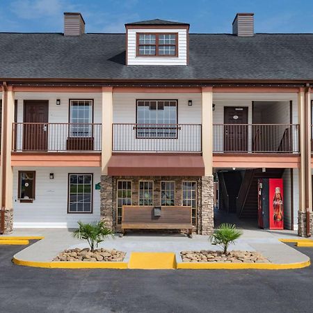 Baymont By Wyndham Commerce Ga Near Tanger Outlets Mall Екстериор снимка