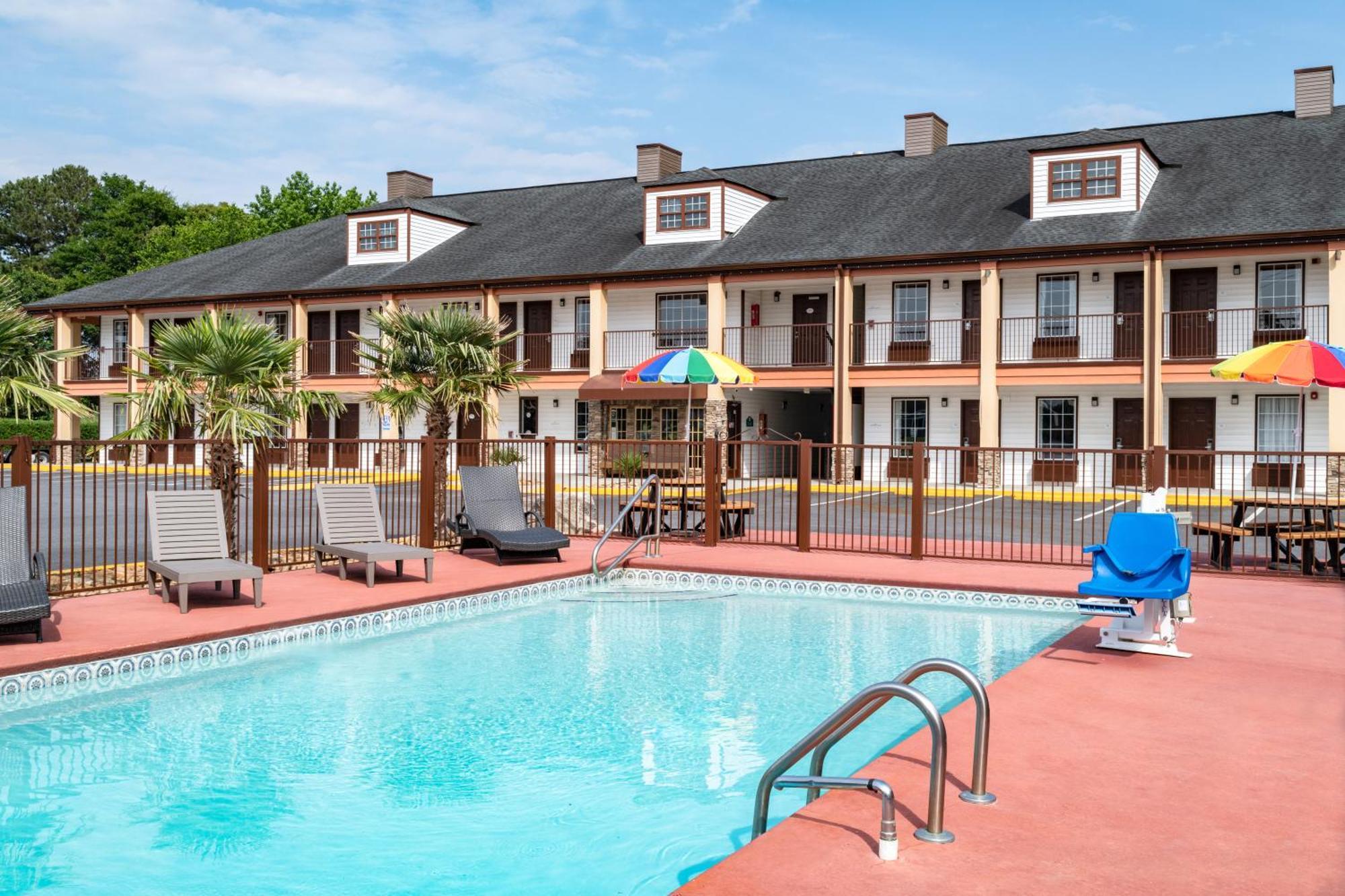 Baymont By Wyndham Commerce Ga Near Tanger Outlets Mall Екстериор снимка