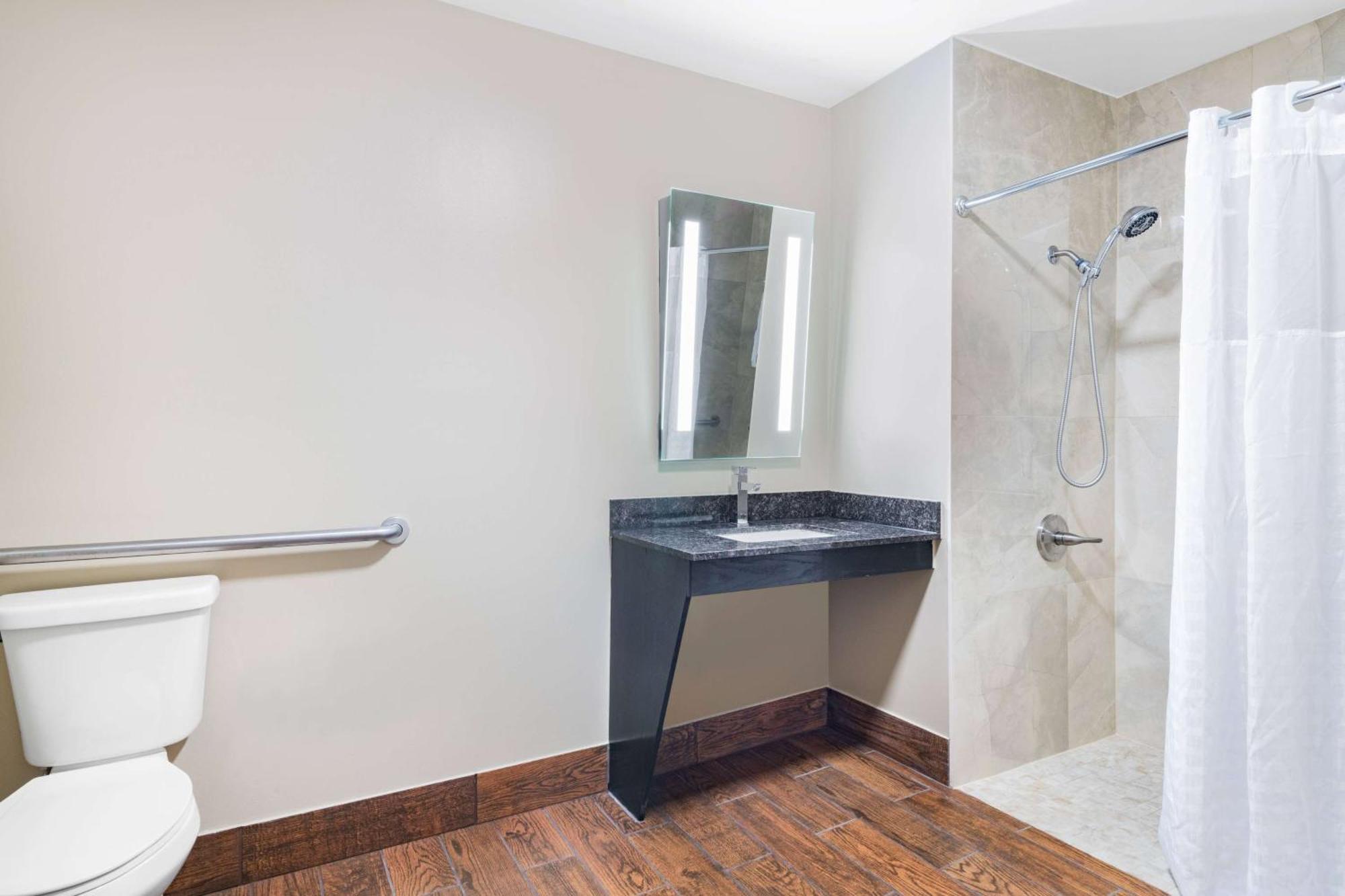 Baymont By Wyndham Commerce Ga Near Tanger Outlets Mall Екстериор снимка