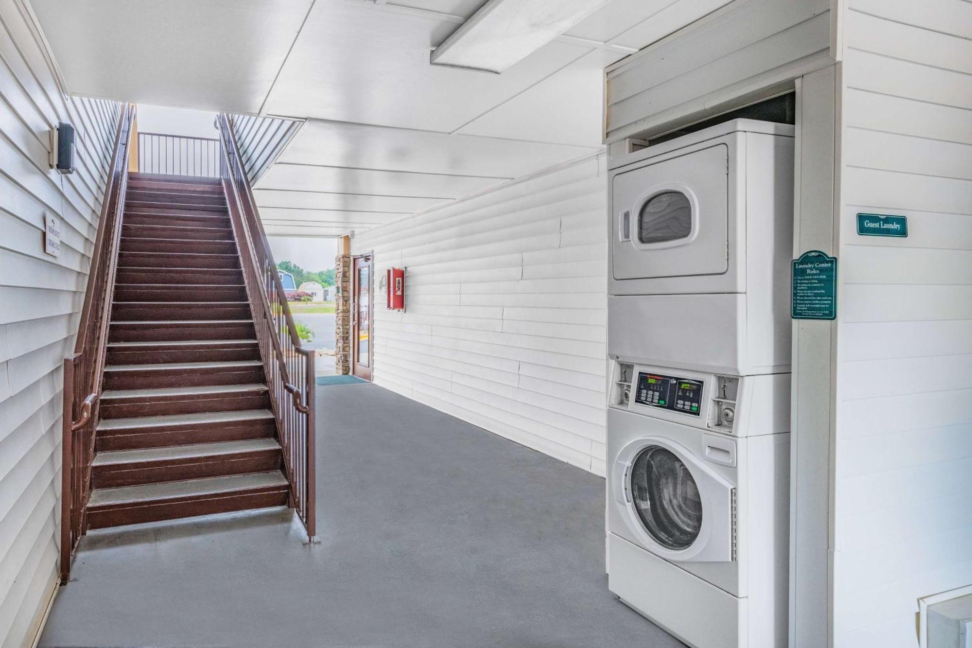 Baymont By Wyndham Commerce Ga Near Tanger Outlets Mall Екстериор снимка