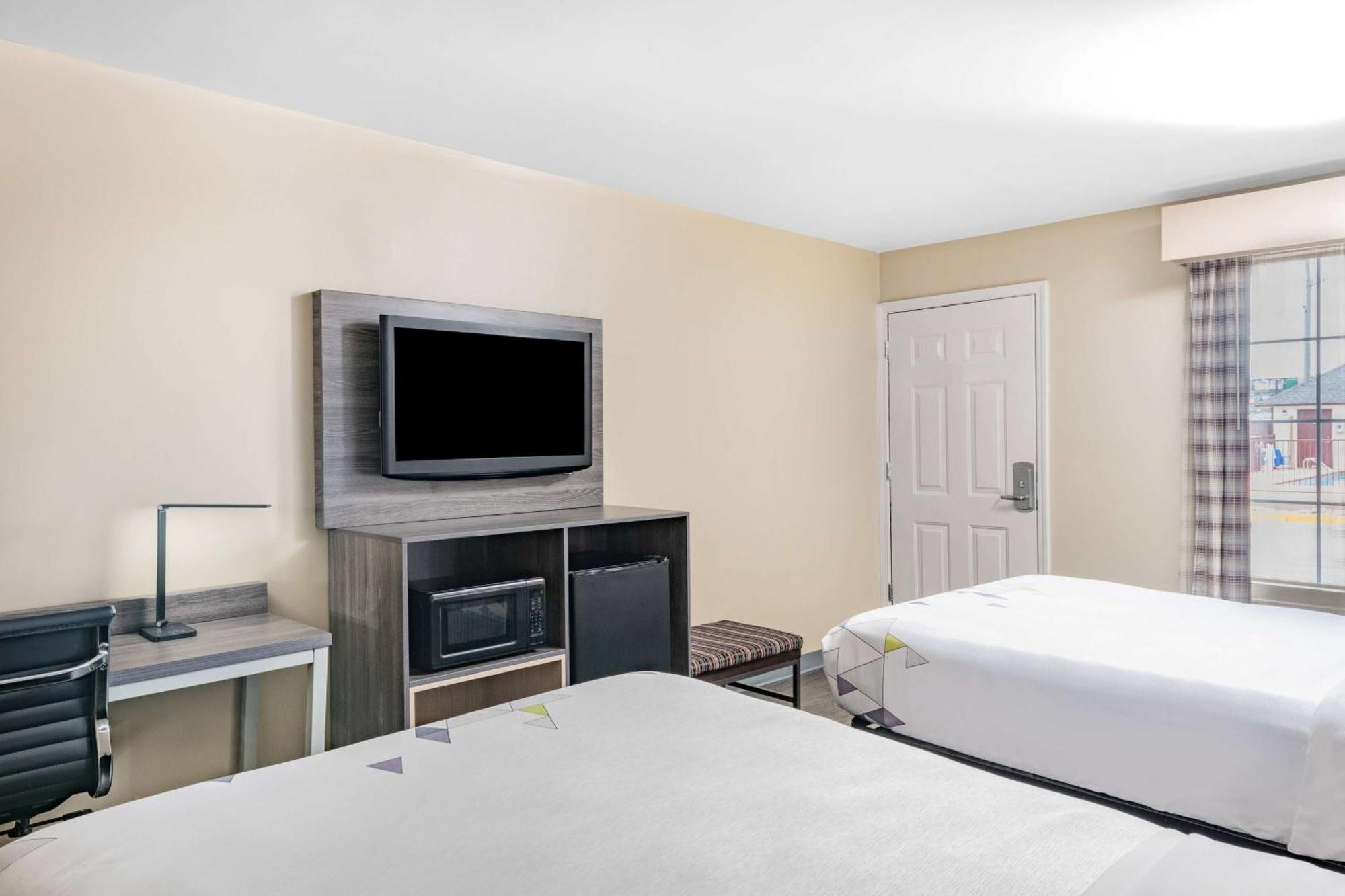 Baymont By Wyndham Commerce Ga Near Tanger Outlets Mall Екстериор снимка