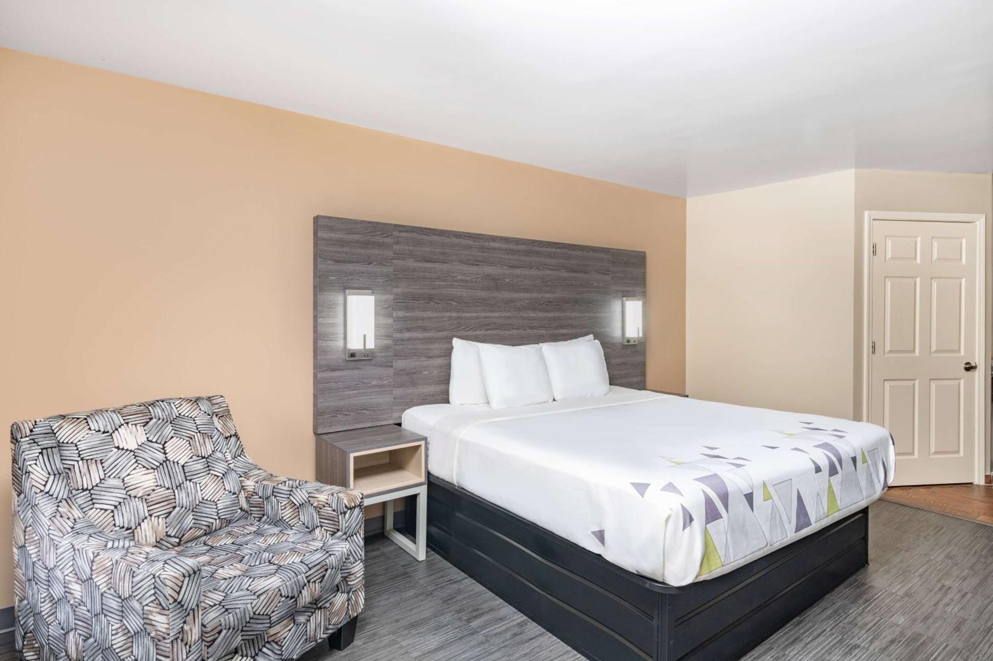 Baymont By Wyndham Commerce Ga Near Tanger Outlets Mall Екстериор снимка