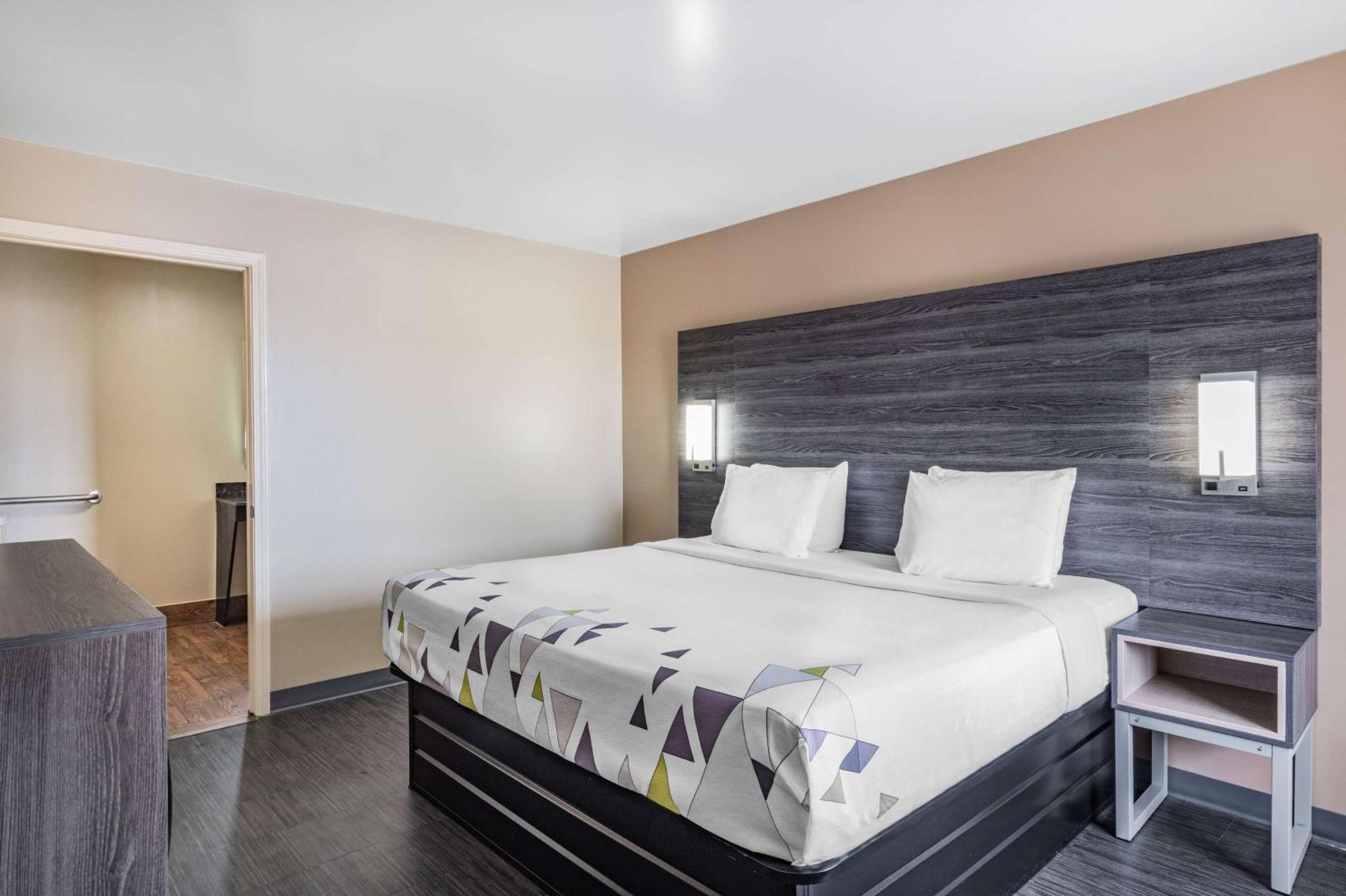 Baymont By Wyndham Commerce Ga Near Tanger Outlets Mall Екстериор снимка