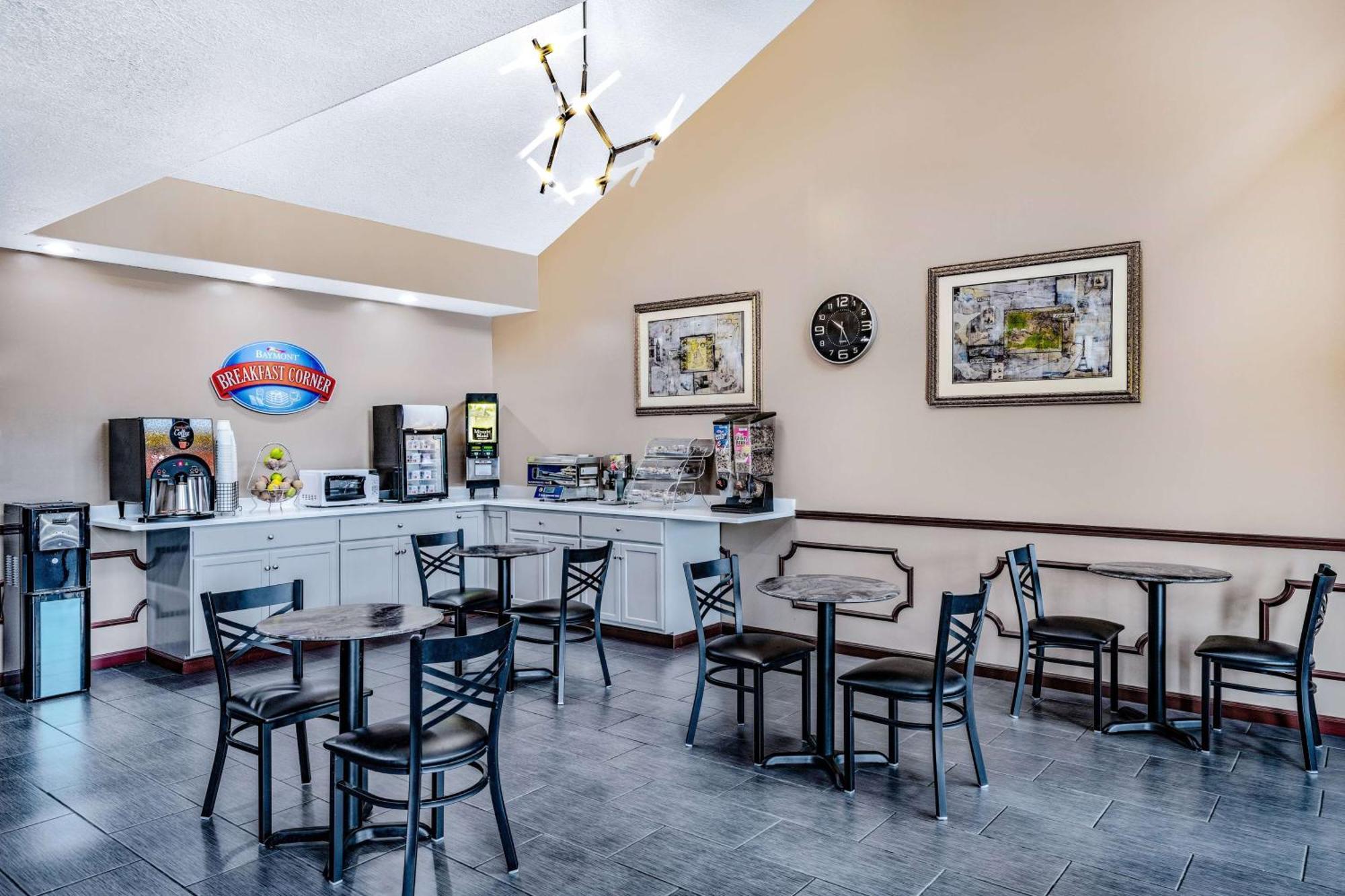 Baymont By Wyndham Commerce Ga Near Tanger Outlets Mall Екстериор снимка
