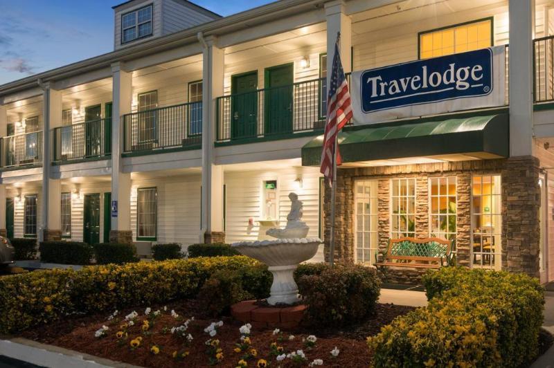 Baymont By Wyndham Commerce Ga Near Tanger Outlets Mall Екстериор снимка