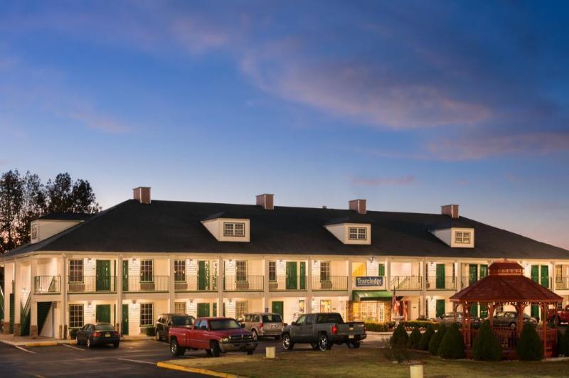 Baymont By Wyndham Commerce Ga Near Tanger Outlets Mall Екстериор снимка