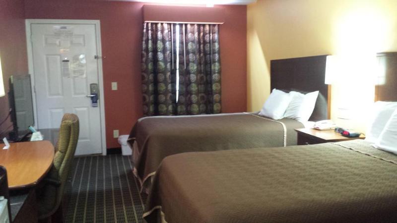 Baymont By Wyndham Commerce Ga Near Tanger Outlets Mall Екстериор снимка