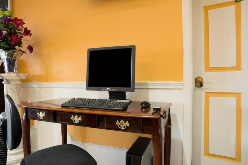 Baymont By Wyndham Commerce Ga Near Tanger Outlets Mall Екстериор снимка